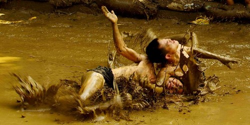 Bac Giang province's traditional all-male mud wrestling competition  - ảnh 5